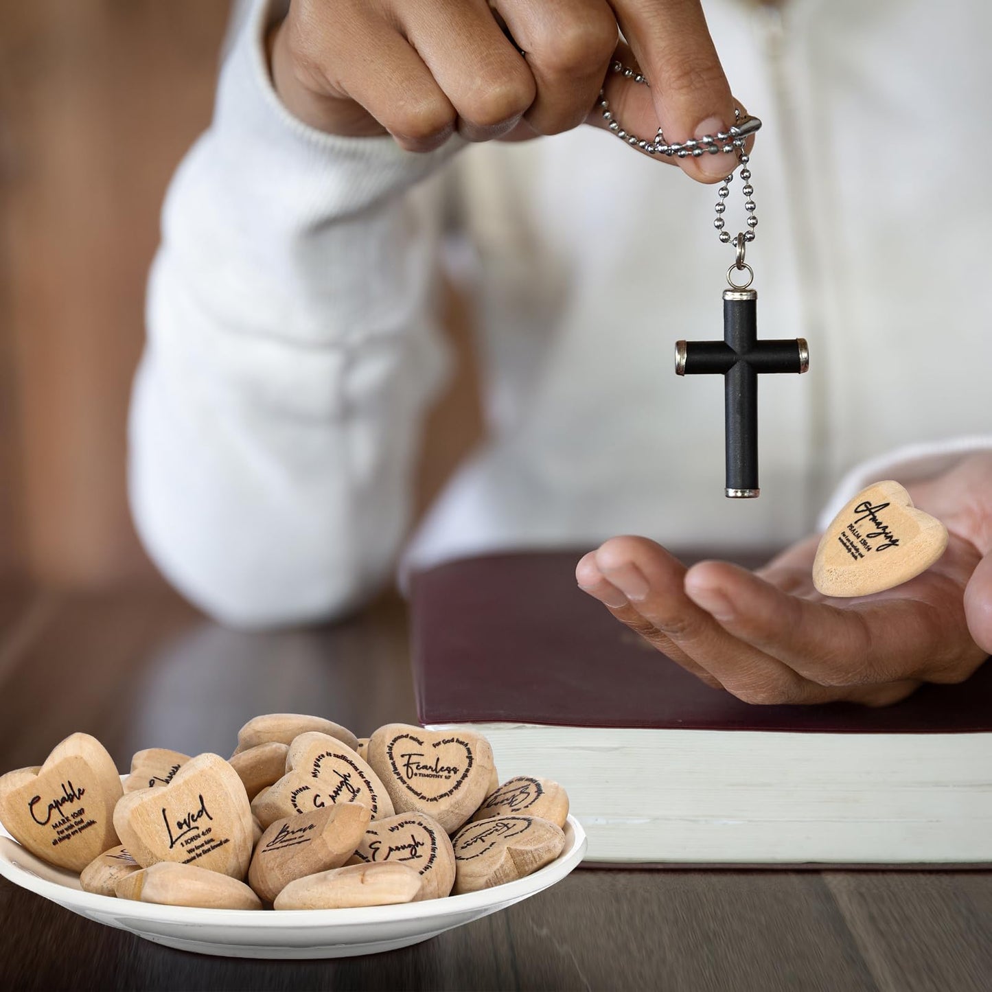 Geelin Christian Gift Religious Wooden Heart Tokens with Inspirational Bible Verses Pocket Hug for Father's Day Dad Women Men Friends Church Scripture Party Favor(Natural,72 Pcs)