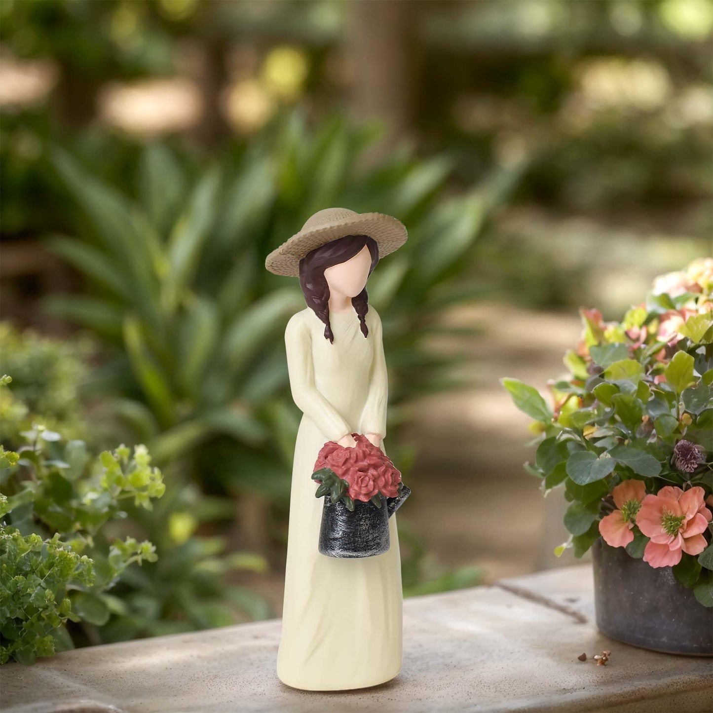 thovorrnl Gardening Gifts for Women, Unusual Garden Gifts for Gardener, Resin Garden Figurines for Gardening Enthusiasts and Nature Lovers, Sculpted Hand-Painted Home Office Shelf Decor