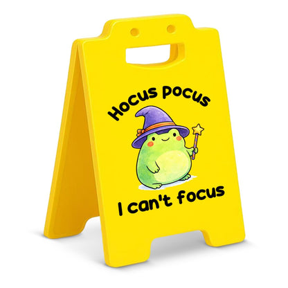 Funny Frog ADHD Office Desk Decor Sign - Humor I Can't Focus Desk Sign Home Office Decor - Funny Gag Gifts for Coworkers ADHD Friends