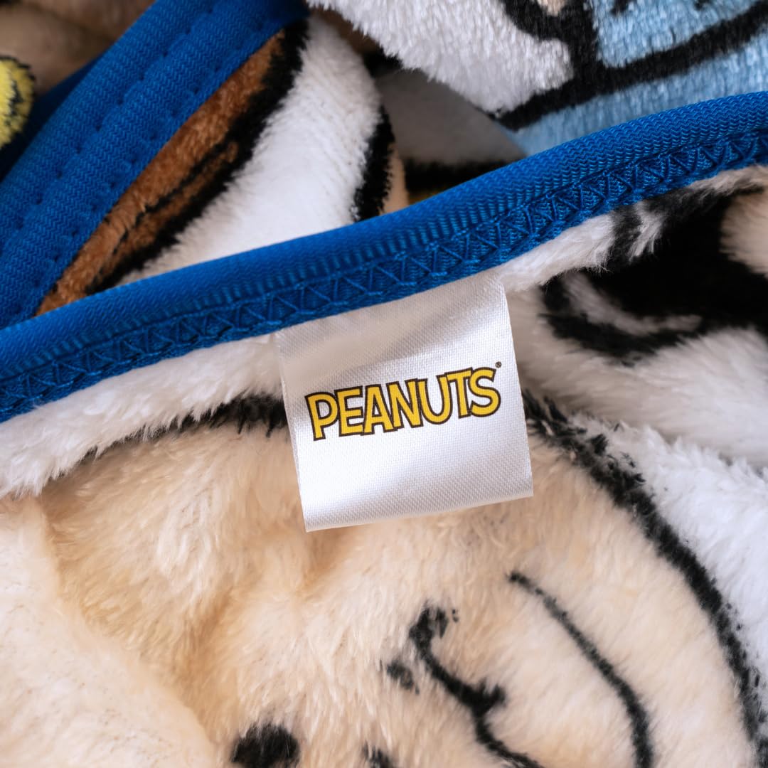 Franco Collectibles® Peanuts® Charlie Brown, Snoopy, Lucy & Gang Super Soft Cozy Plush Throw Blanket, 40 in x 50 in, (Official Peanuts® Product)