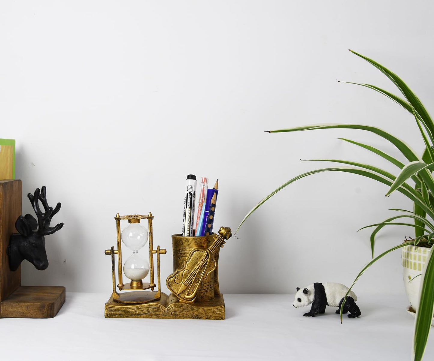 Violin-Themed Pencil Holder with Hourglass, Resin Desktop Organizer for Office & Study, Pen Holder with Sand Timer, Classic Music Addition Scissors Storage, Artistic Gift for Violin Lovers