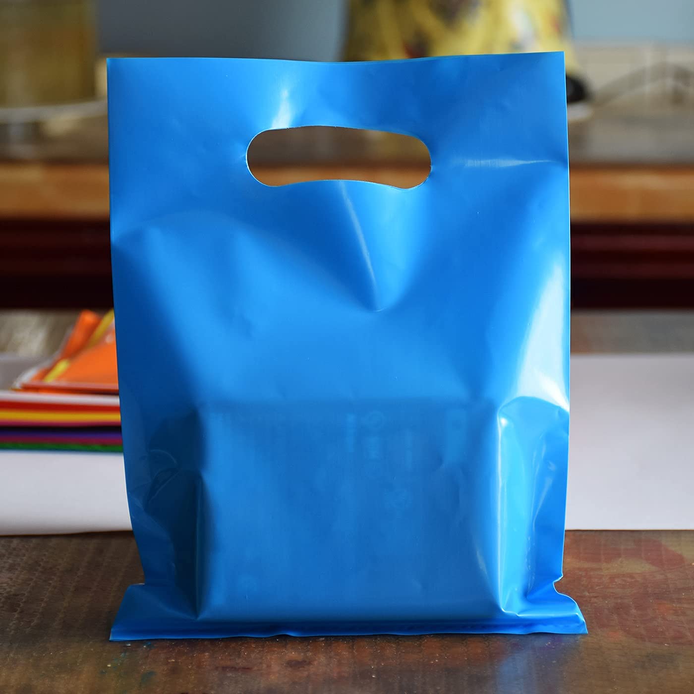 Plastic Party Favor Small Gift Bags, 100 PCS 6" x 8" Goodie Bags for Kids, Candy Treat Pouches Bulk with Handle for Kids' Birthday Party, Thanksgiving, Christmas, Halloween, 10 Colors
