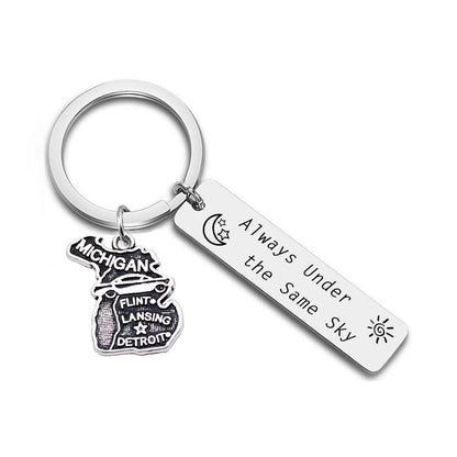 JJTZX Always Under the Same Sky US State Keychain Long Distance Map Keychain Graduation Gift between Best Friends