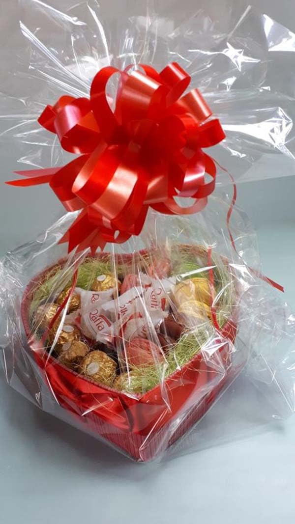 QKEEDSN 100 Pcs 10 x 14 Inches Clear Cellophane Gift Bags with 3.1 Inches Gold Twist Ties, Great for Goodies, Party Favors, and Holiday Gifts Wrapping