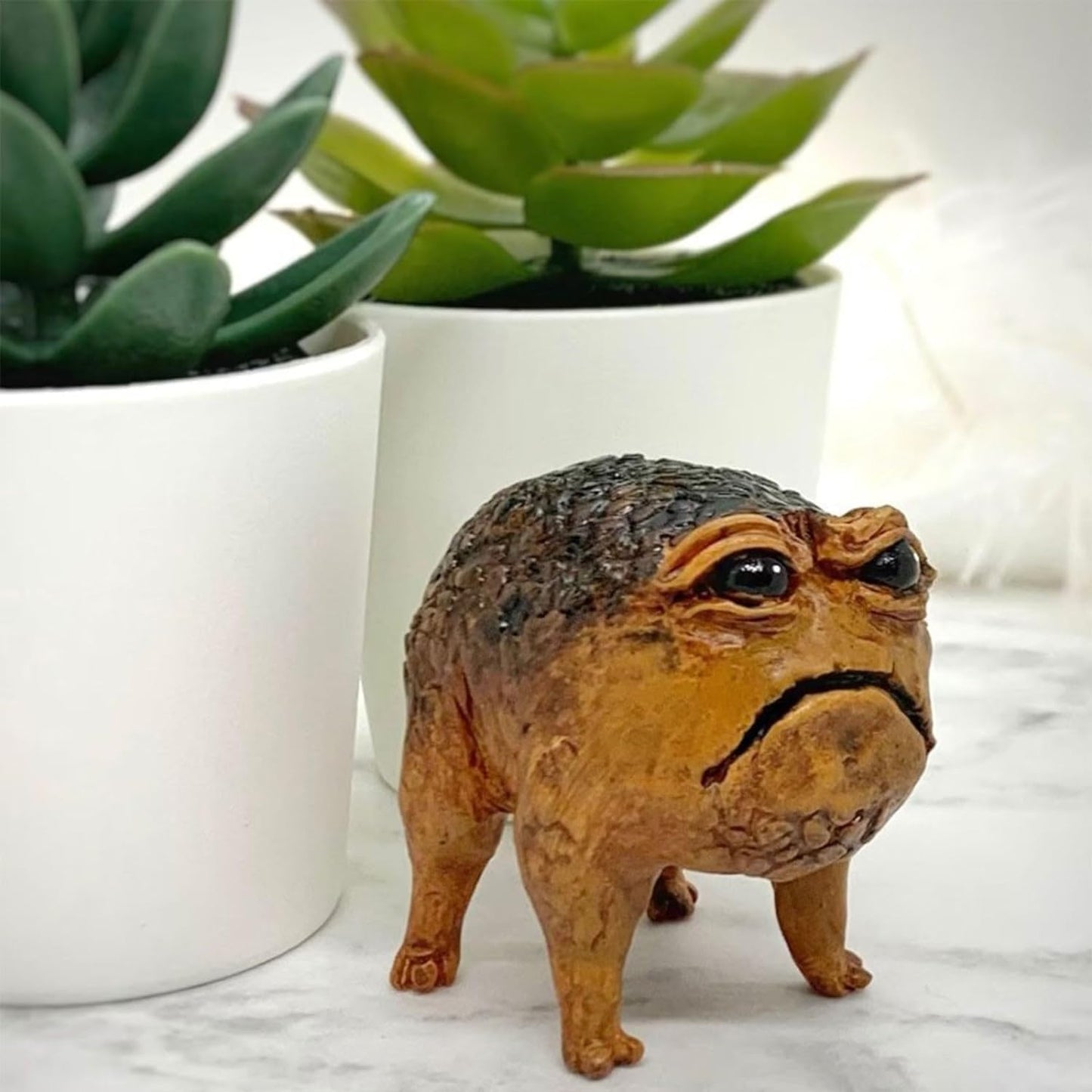 Weird Queer Grumpy Frog Statue Ugly Angry Toad Statue Outdoor Garden Plant Decorations for Pots Novelty Home Office Desktop Decor Sculpture Unique Wierd Gift