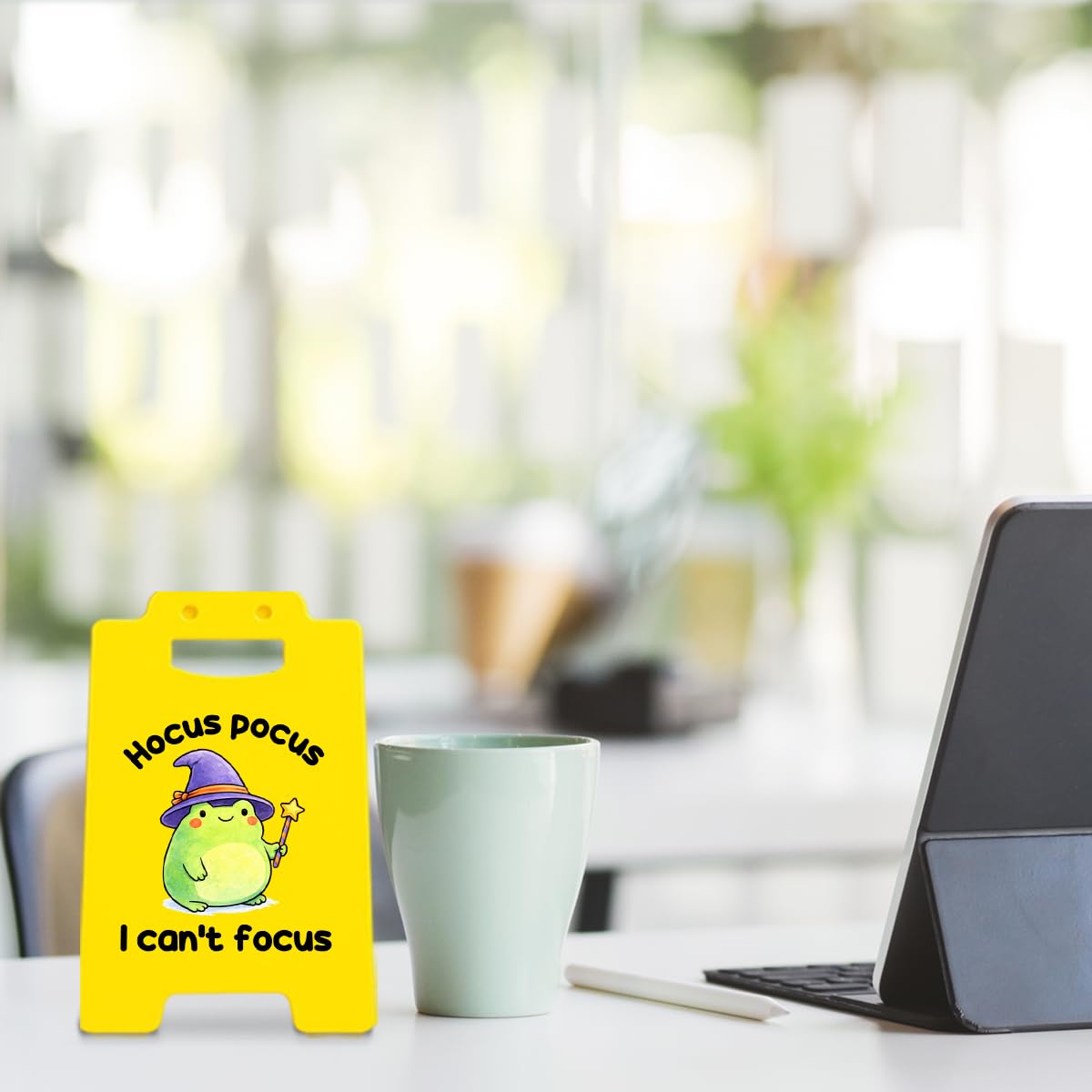 Funny Frog ADHD Office Desk Decor Sign - Humor I Can't Focus Desk Sign Home Office Decor - Funny Gag Gifts for Coworkers ADHD Friends