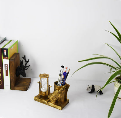 Violin-Themed Pencil Holder with Hourglass, Resin Desktop Organizer for Office & Study, Pen Holder with Sand Timer, Classic Music Addition Scissors Storage, Artistic Gift for Violin Lovers