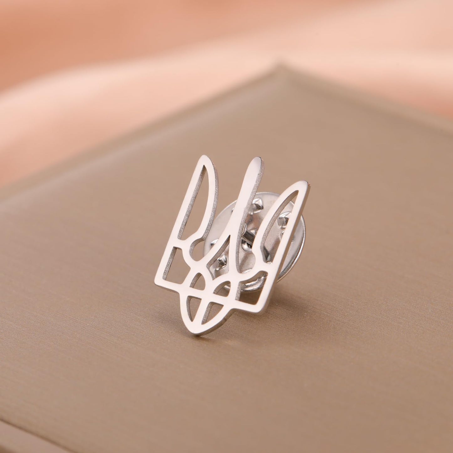 Dreamtimes Ukrainian Symbol Brooch pins Ukrainian Coat of Arms Lapel Pin for Men Women Ukraine Trident Inspired Jewelry Ukraine Remembrance Pin Patriotic Gift