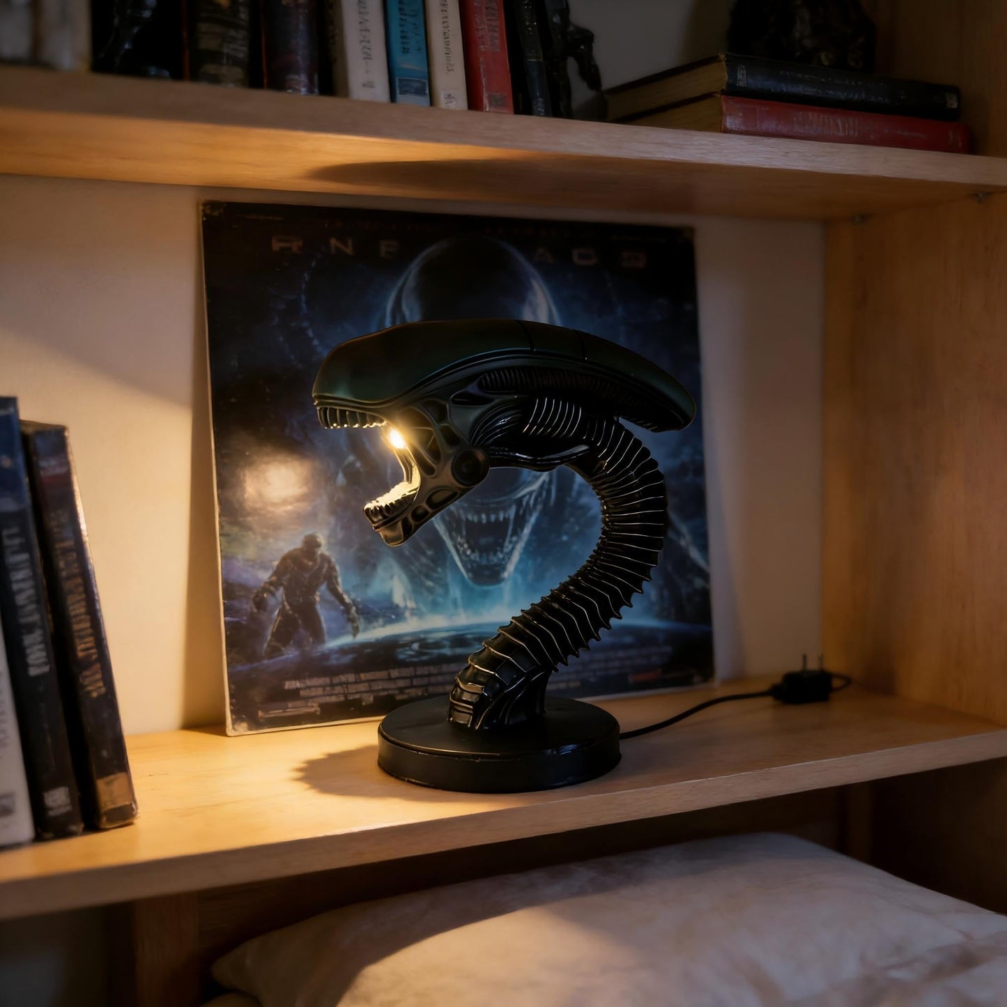 LED Desk Lamp Alien Lamp Novelty Night Light, Children's Room Desktop Reading Light,Child Room Decoration Light, Suitable for Children's Holiday Gift Science Fiction Enthusiasts