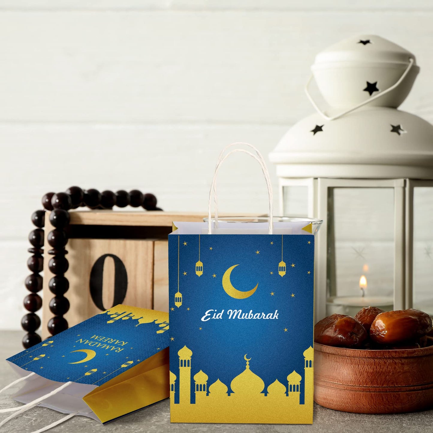 Sinmoe 18 Pcs Eid Mubarak Paper Gift Bags with Handle, Ramadan Mubarak Goodies Paper Treat Bags for Gifts Wrapping Muslim Ramadan Party Supplies, 8.7 x 6.3 x 3.1 Inches