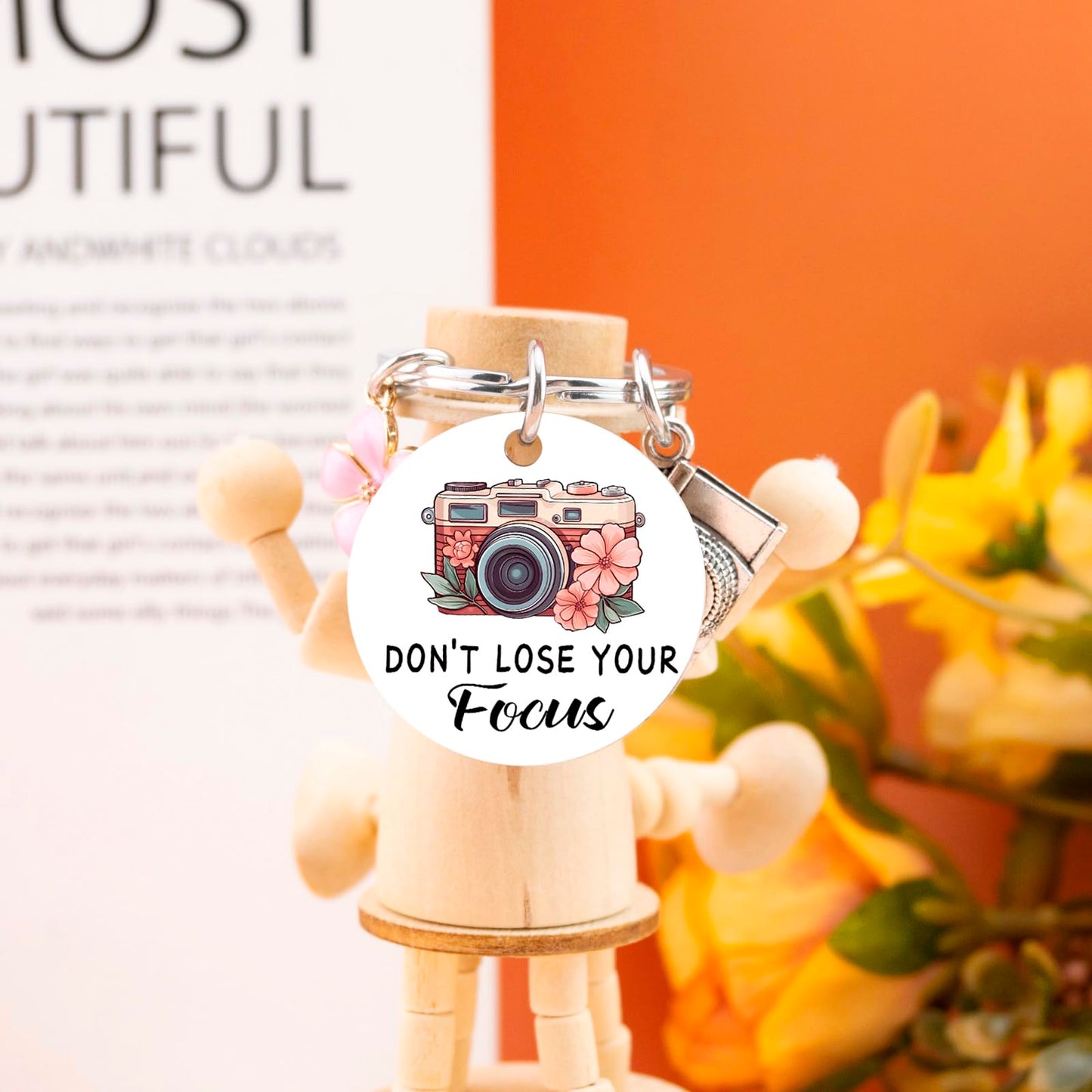 Photographer Gifts for Women Camera Keychain Cool Gifts for Photographers Camera Lovers Unique Birthday Christmas Valentines Day Gift for Her Photography Accessories Don't Lose Your Focus