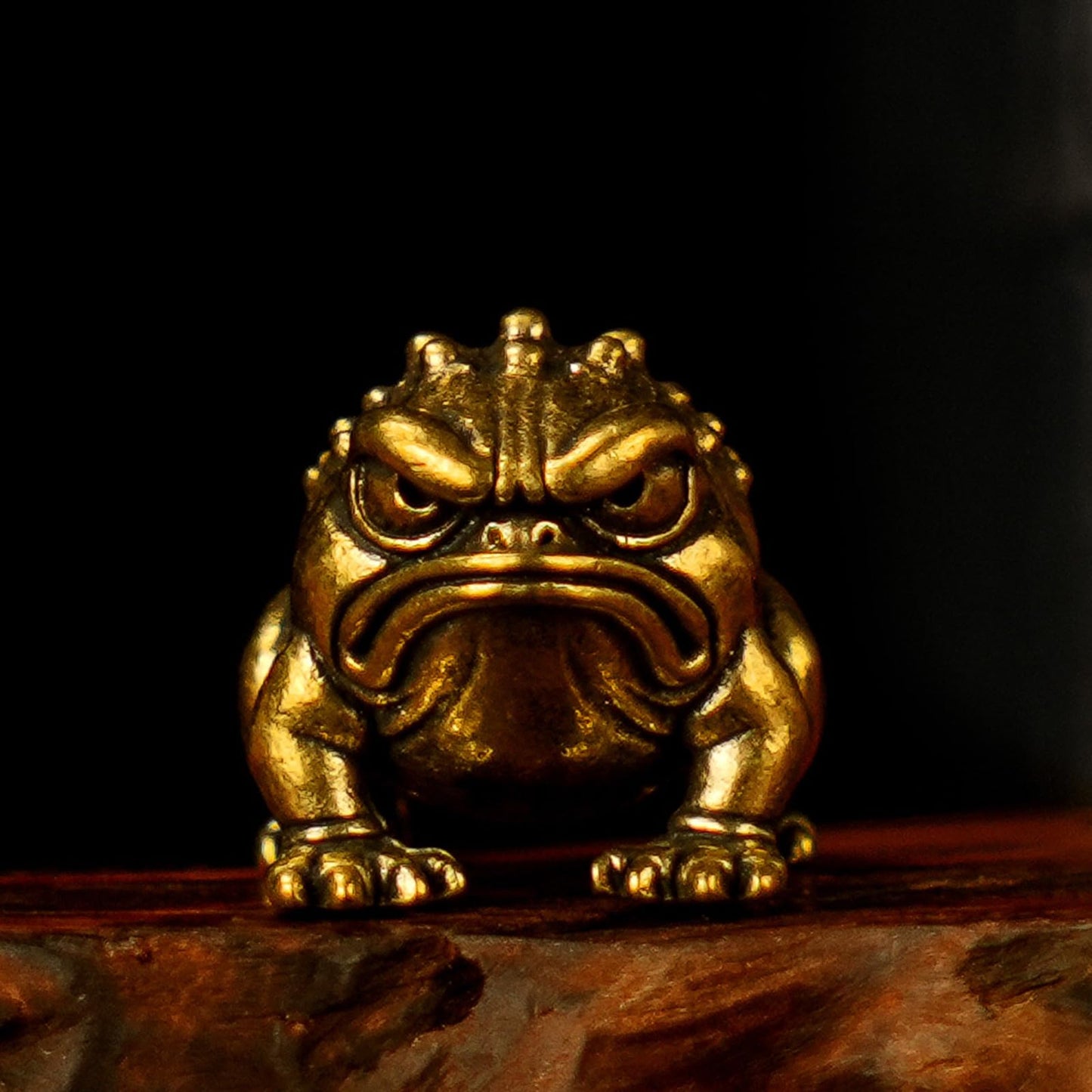 CHOVY Solid Brass Angry Frog Figurine, 100% Solid Brass Retro Statue with Vivid Eyes, Handcrafted Oddities and Curiosities Collectible for Desk, Office & Home Decor, Unique Gift for Frog Lovers
