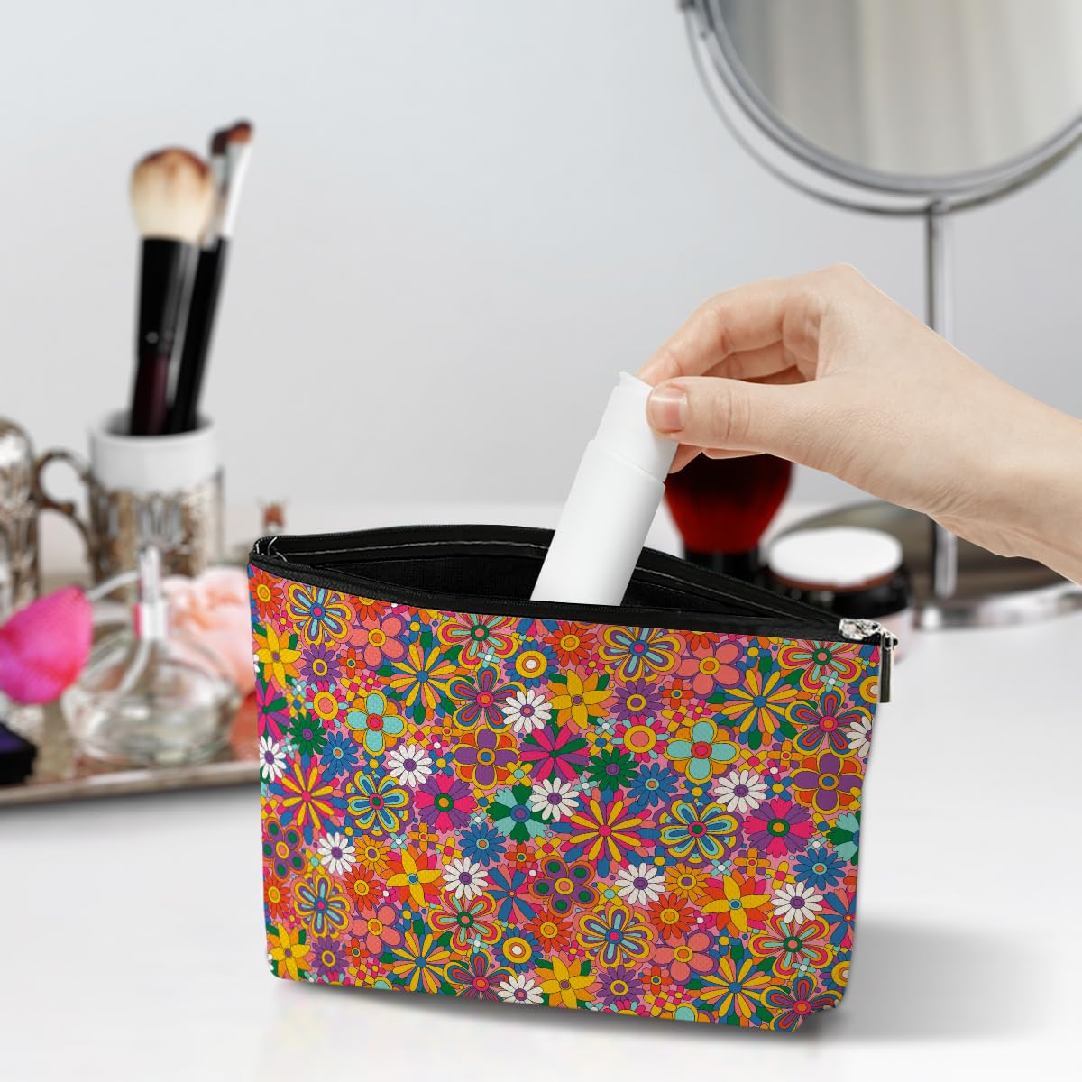 Retro Hippie Flowers Makeup Bag Floral Lovers Gift Vintage Flower Cosmetic Bag Mom Birthday Nurse Mothers Day Graduation Friendship Gifts for Women Best Friends Sister Grandma Travel Toiletry Bag