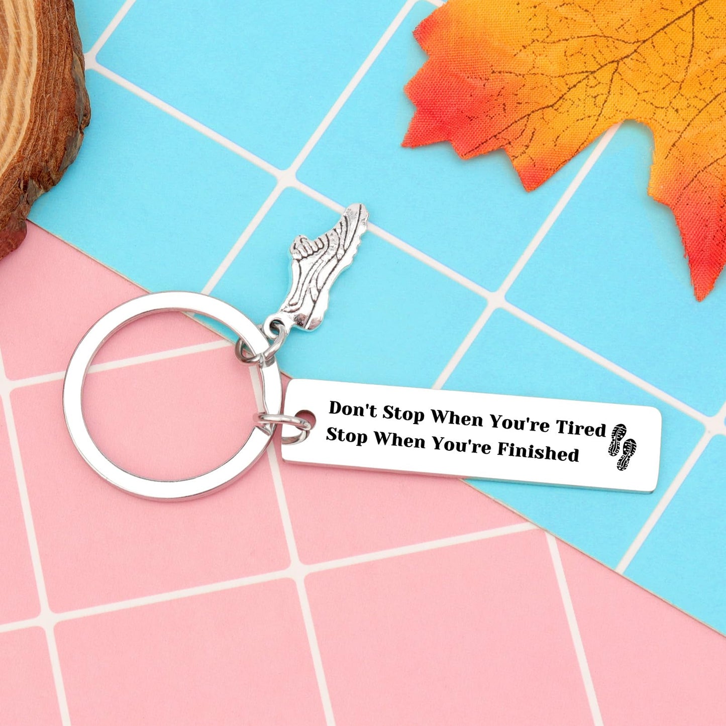 Heigebi Runners Gifts Cross Country Running Keychain Inspirational Gift for Women Men Athlete Gift Marathon Runner Lovers Gift Runner Keychain Marathon Jewelry Outdoor Sport Gift Training Gift
