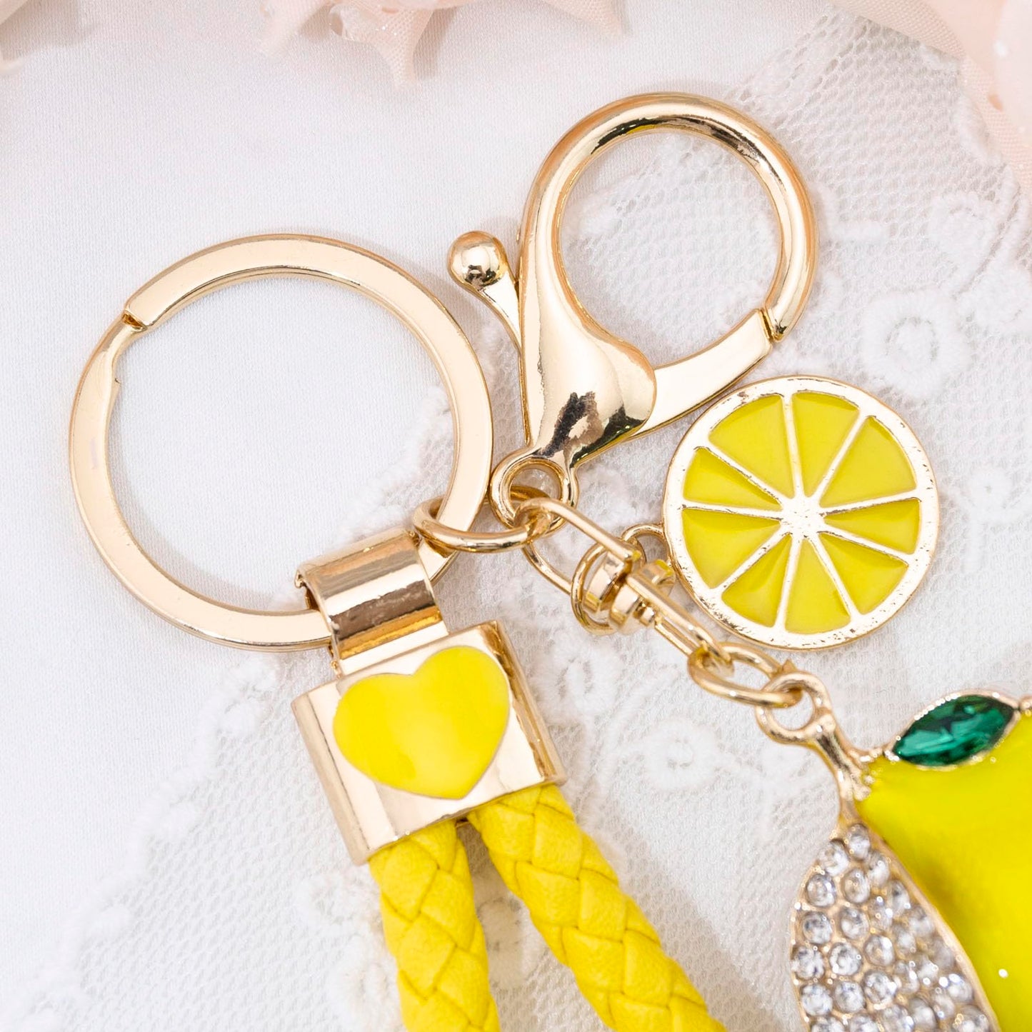 Lemon Bag Charm Gifts for Women Lemon Keychain Fruit Keychain Yellow Crystal Rhinestone Key Chain Fruit Keyring for Purse Bag Backpack Car Jewelry Gift for Girls Friends Family Accessories