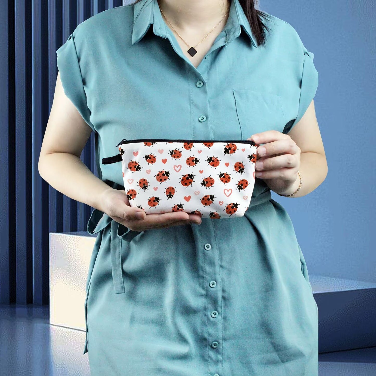 Livel lhood Ladybug Makeup Bag Cute Small Makeup Organizer Bag Travel Toiletry Zipper Pouch Love Cosmetic Bag Gift for Women