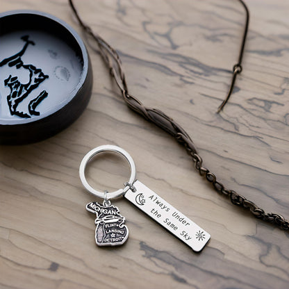 JJTZX Always Under the Same Sky US State Keychain Long Distance Map Keychain Graduation Gift between Best Friends