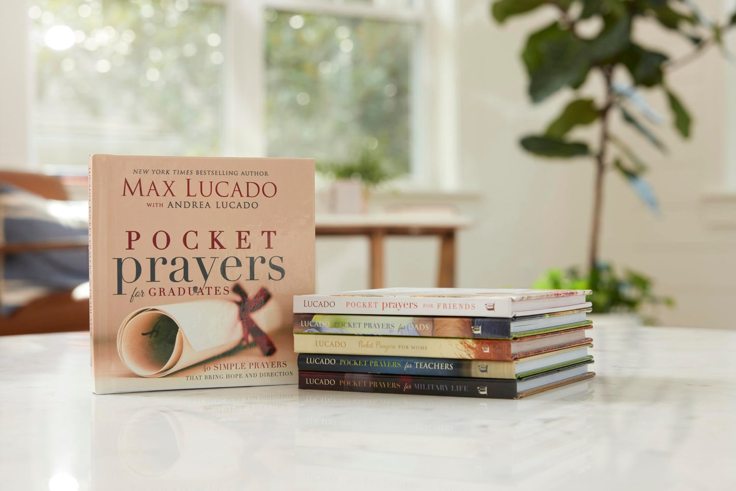 Pocket Prayers for Graduates: 40 Simple Prayers that Bring Hope and Direction – The Perfect Christian Graduation Gift to Celebrate Your Grad (Pocket Prayers with Max Lucado)
