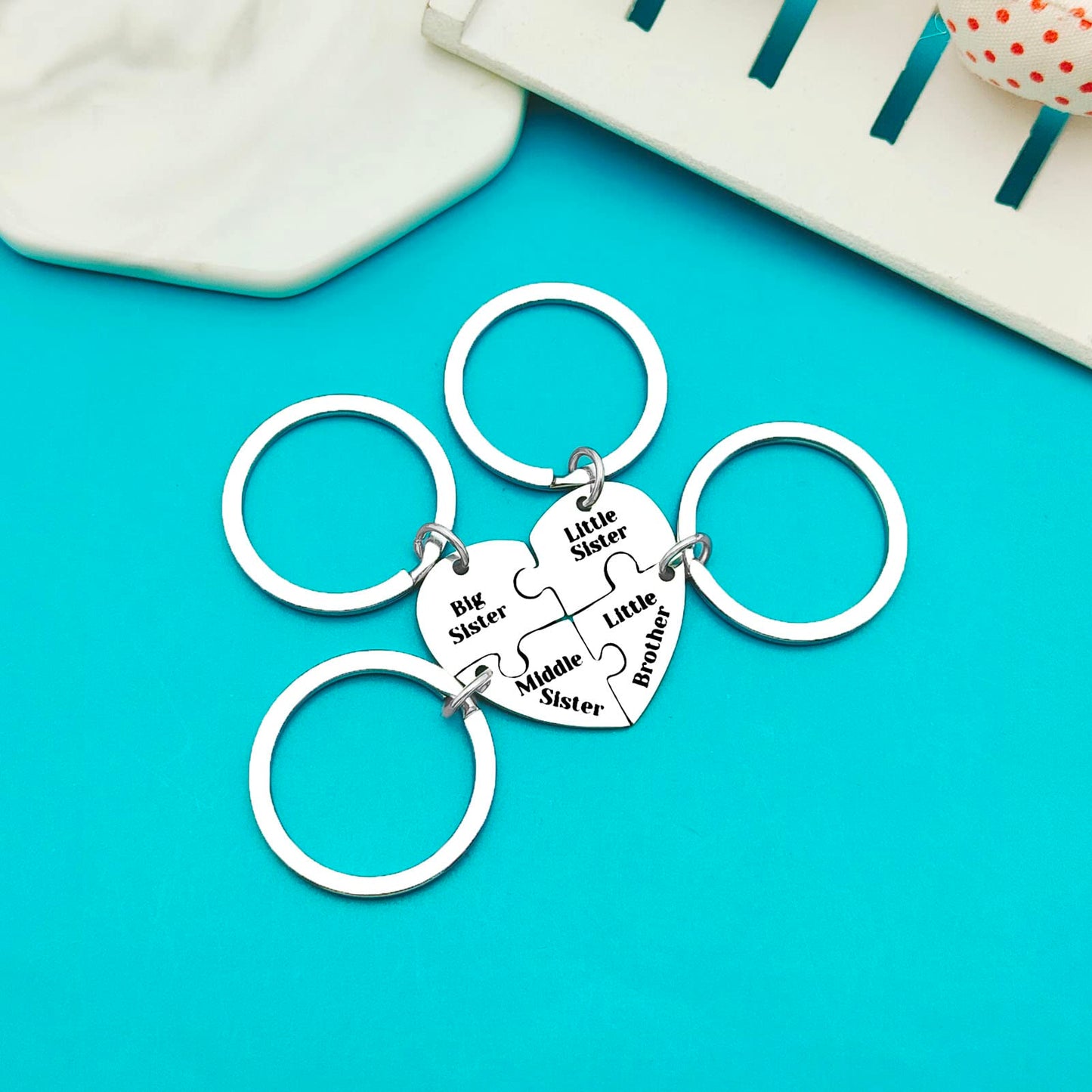 Xiahuyu Sister and Brother Gifts Keychain 4pcs for Big Middle Little Sister Little Brother Matching Keychain Set Christmas Birthday Gift Sibling Gifts for Sisters Brothers