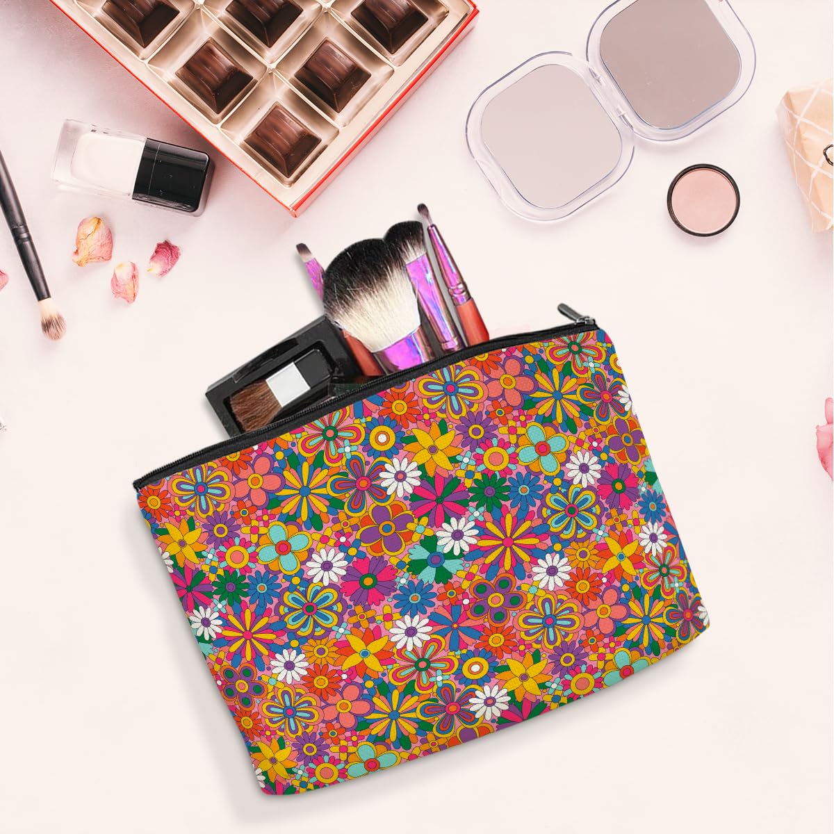 Retro Hippie Flowers Makeup Bag Floral Lovers Gift Vintage Flower Cosmetic Bag Mom Birthday Nurse Mothers Day Graduation Friendship Gifts for Women Best Friends Sister Grandma Travel Toiletry Bag