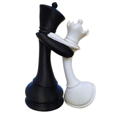 Chess King & Queen Hugging Statue – 3D Printed Romantic Chess Decor – Unique Couple Gift, Anniversary, Wedding & Valentine’s Day Decoration – PLA Chess Lovers Figurine