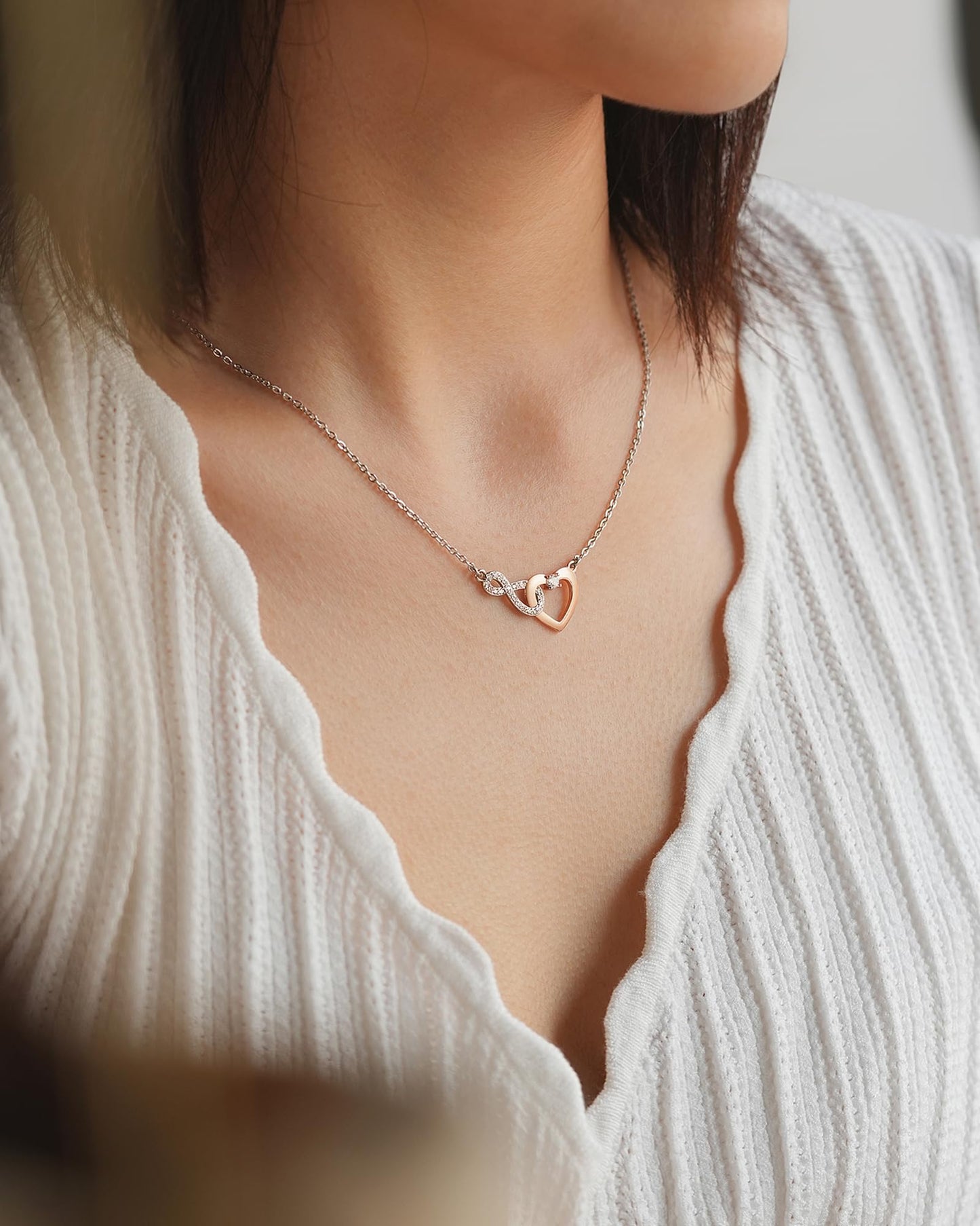 Shonyin Everlasting Heart Necklace for Women Girls Mother (Bonus) Daughter (Sons) Girlfriend Grandma Granddaughter Mother Daughter in Law Sister (in Law) Soulmate Wife Birthday Christmas Gifts