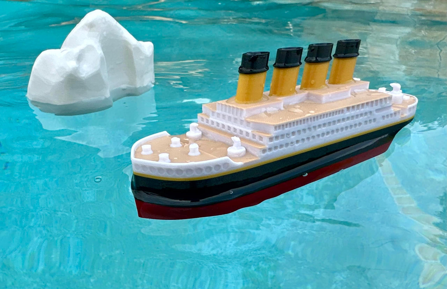 Titanic Toy Gift Set – 6” Floating RMS Titanic with Iceberg | Bath & Pool Toy | Original Tubtastic Design
