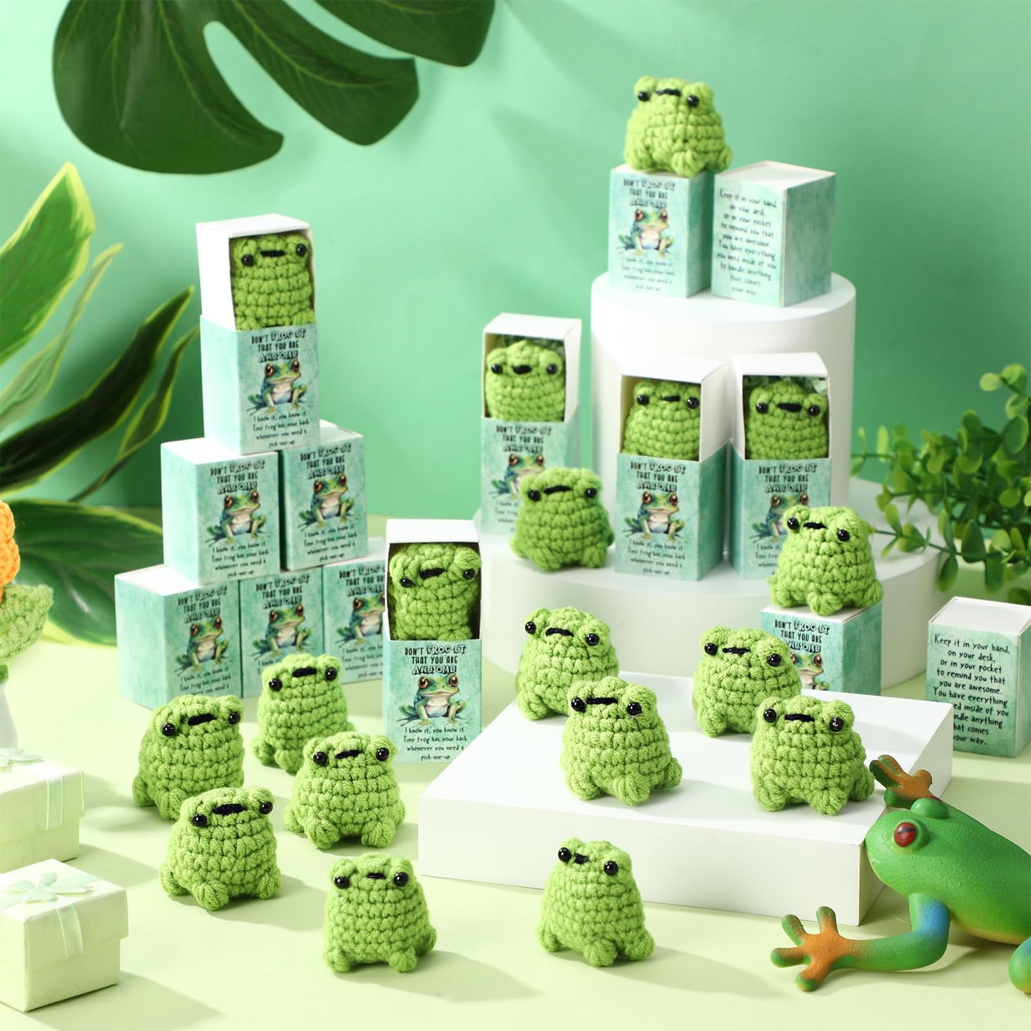 Wettarn 36 Sets Frog Pocket Hug Token Gifts Bulk Crocheted Frog with Box Encourage Positive Greeting Gifts for Women Passover Friend Employees Staff Office Teacher Nurse Week