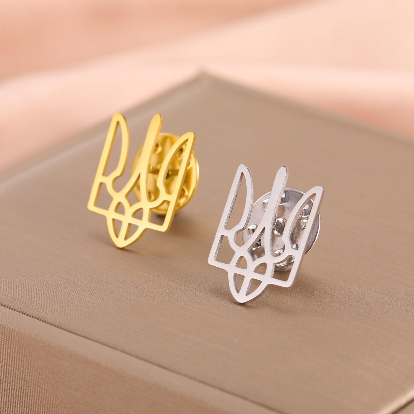 Dreamtimes Ukrainian Symbol Brooch pins Ukrainian Coat of Arms Lapel Pin for Men Women Ukraine Trident Inspired Jewelry Ukraine Remembrance Pin Patriotic Gift