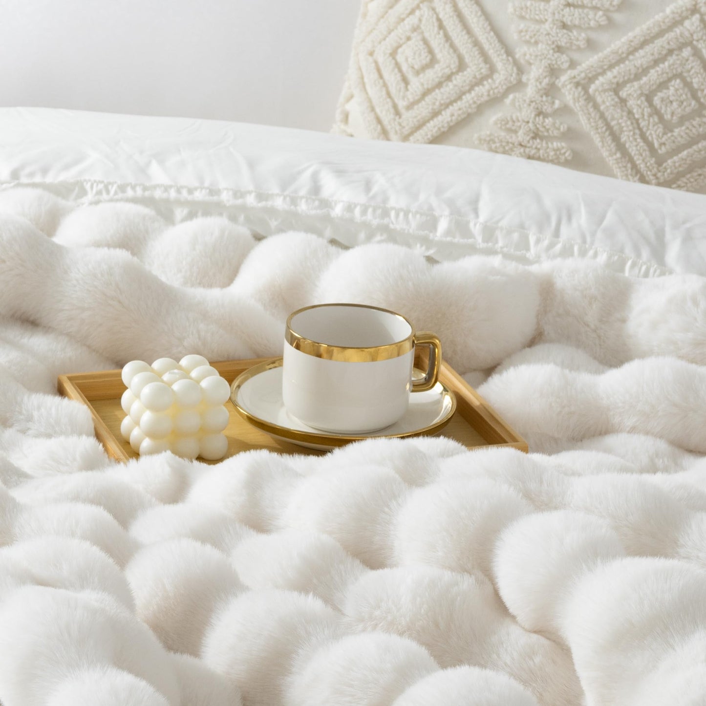 Touchat Luxury 1000GSM Faux Rabbit Fur Throw Blanket, Super Heavy Warm Cozy Blankets for Couch Bed Sofa, Bubble Plush Fuzzy Elegant Soft Mink Blanket for Mom Living Room Bedroom, Cream White