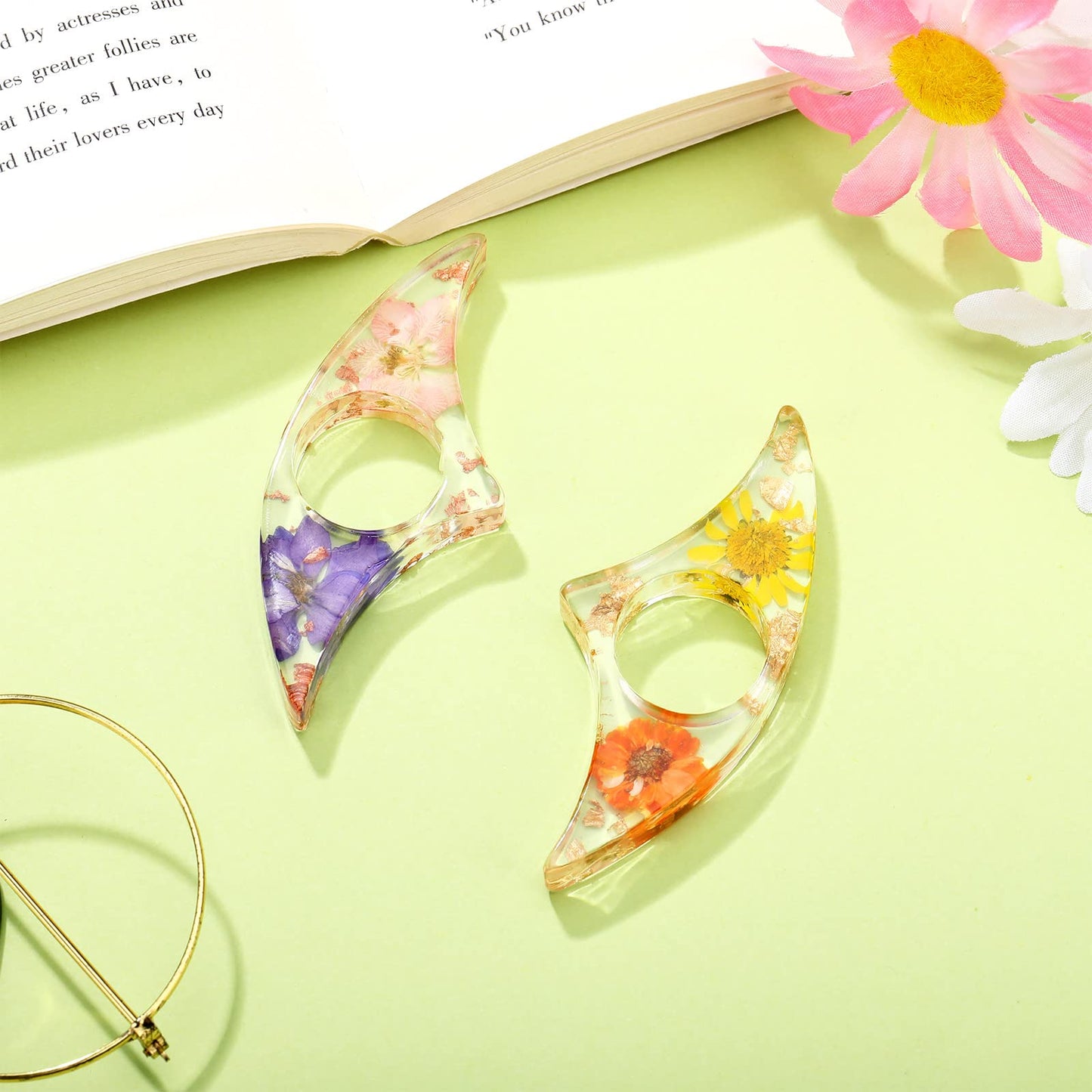 2 Pieces Dried Flower Resin Book Page Holder Transparent Thumb Ring Page Holder Handmade Personalized Flower Resin Bookmark Reading Accessories Gift for Teachers Book Lovers Literary (Adorable Style)