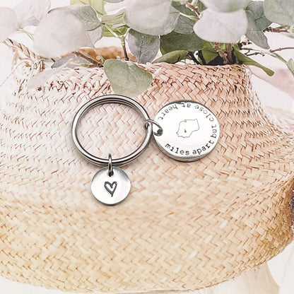 JJTZX Miles Apart but Close at Heart United States Keychain - Long Distance Relationship Gift
