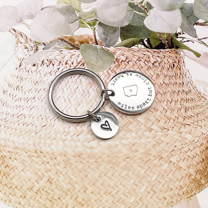 JJTZX Miles Apart but Close at Heart United States Keychain - Long Distance Relationship Gift