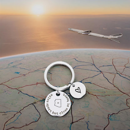 JJTZX Miles Apart but Close at Heart United States Keychain - Long Distance Relationship Gift