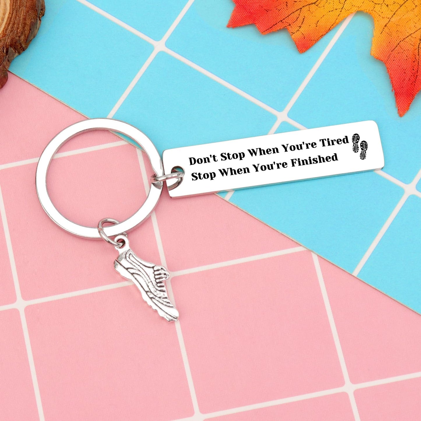 Heigebi Runners Gifts Cross Country Running Keychain Inspirational Gift for Women Men Athlete Gift Marathon Runner Lovers Gift Runner Keychain Marathon Jewelry Outdoor Sport Gift Training Gift