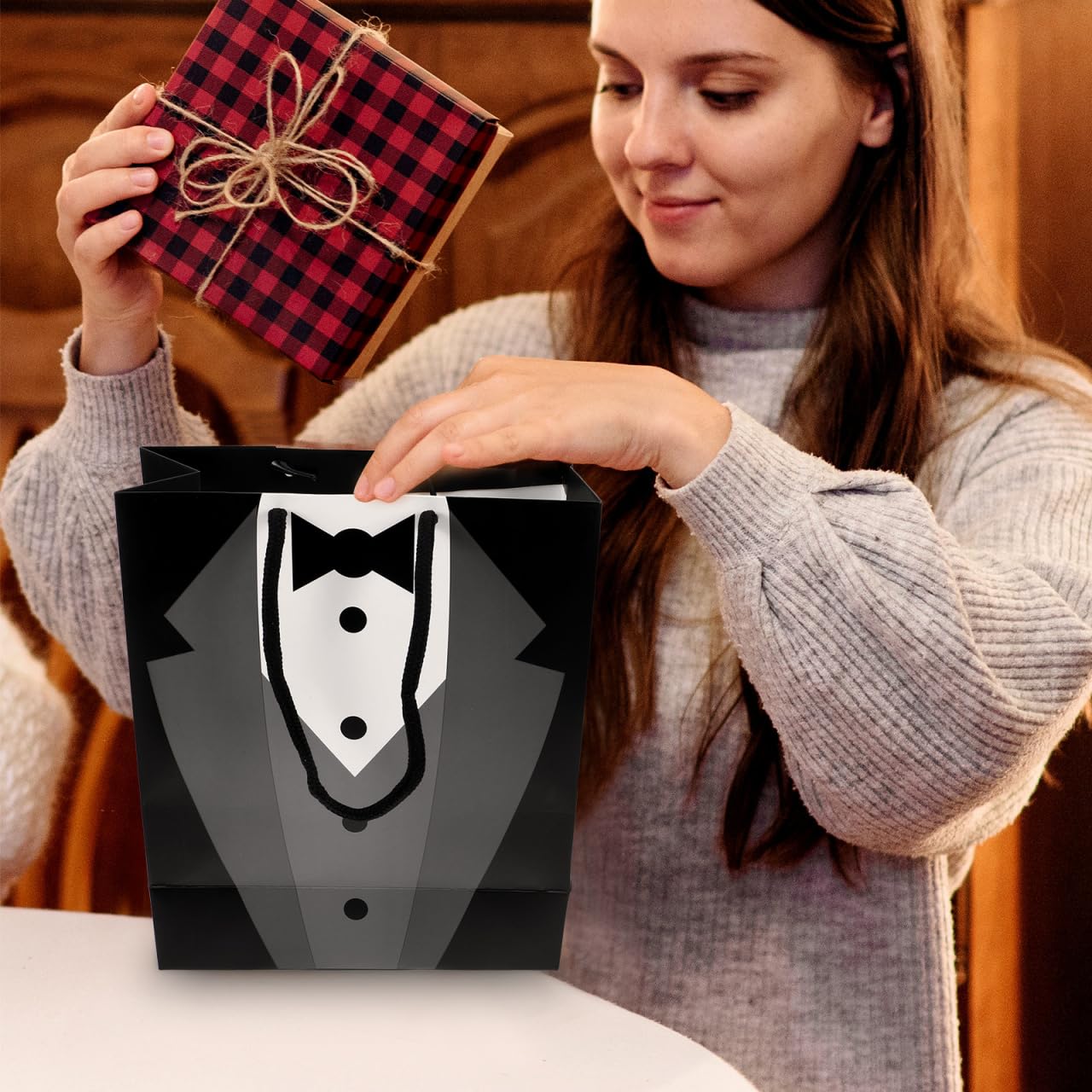 Groomsmen Paper Bags Tuxedo Bags for Wedding Groomsmen Anniversary, 5 Pack Party Favor 19 x 9 x 23cm
