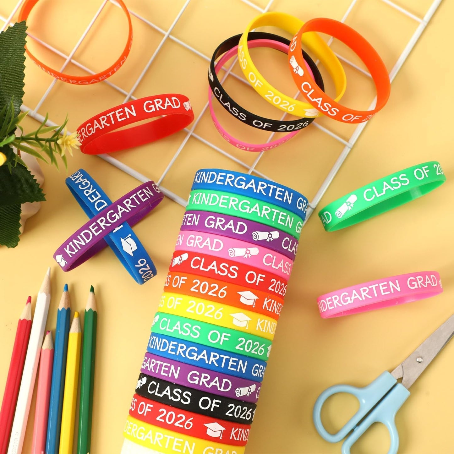 JUNEBRUSHS 24Pcs Kindergarten Preschool Silicone Rubber Wristbands Bracelets for Class of Graduation Kindergarten Preschool Party Favors Accessories (8 Designs)