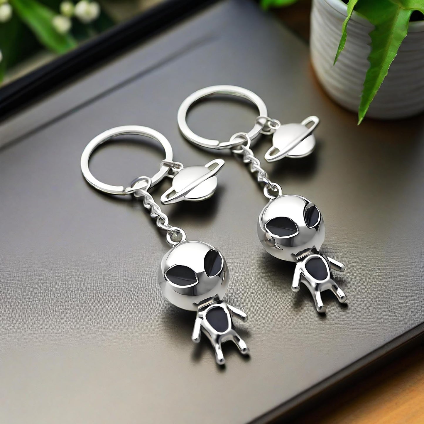 MUAMAX Aliens Space Keychain,Alien Pendant Keychain Gifts for Women Mens,Space Aliens Lover Gift Metal Keyring,Outer Space Charms for Car Key Backpack Hanging Ornaments