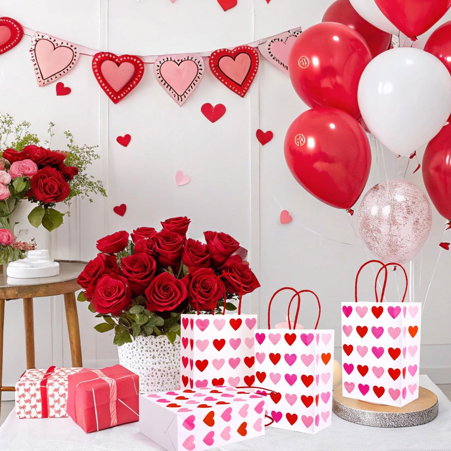 FYSUIMU 24Pcs Valentine' s Day Paper Gift Bags Red Pink Love Heart Candy Goodie Bags with Handles for Wedding Anniversary Mother' s Day Birthday Party Favors