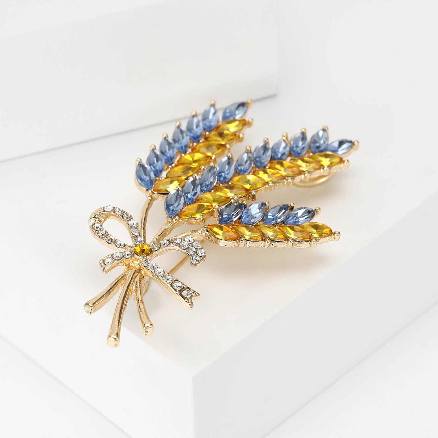 Fashion Three-head Ear of Wheat Brooch for Women Blue and Yellow Ukrainian Flag Brooch Patriotic Pin Gift