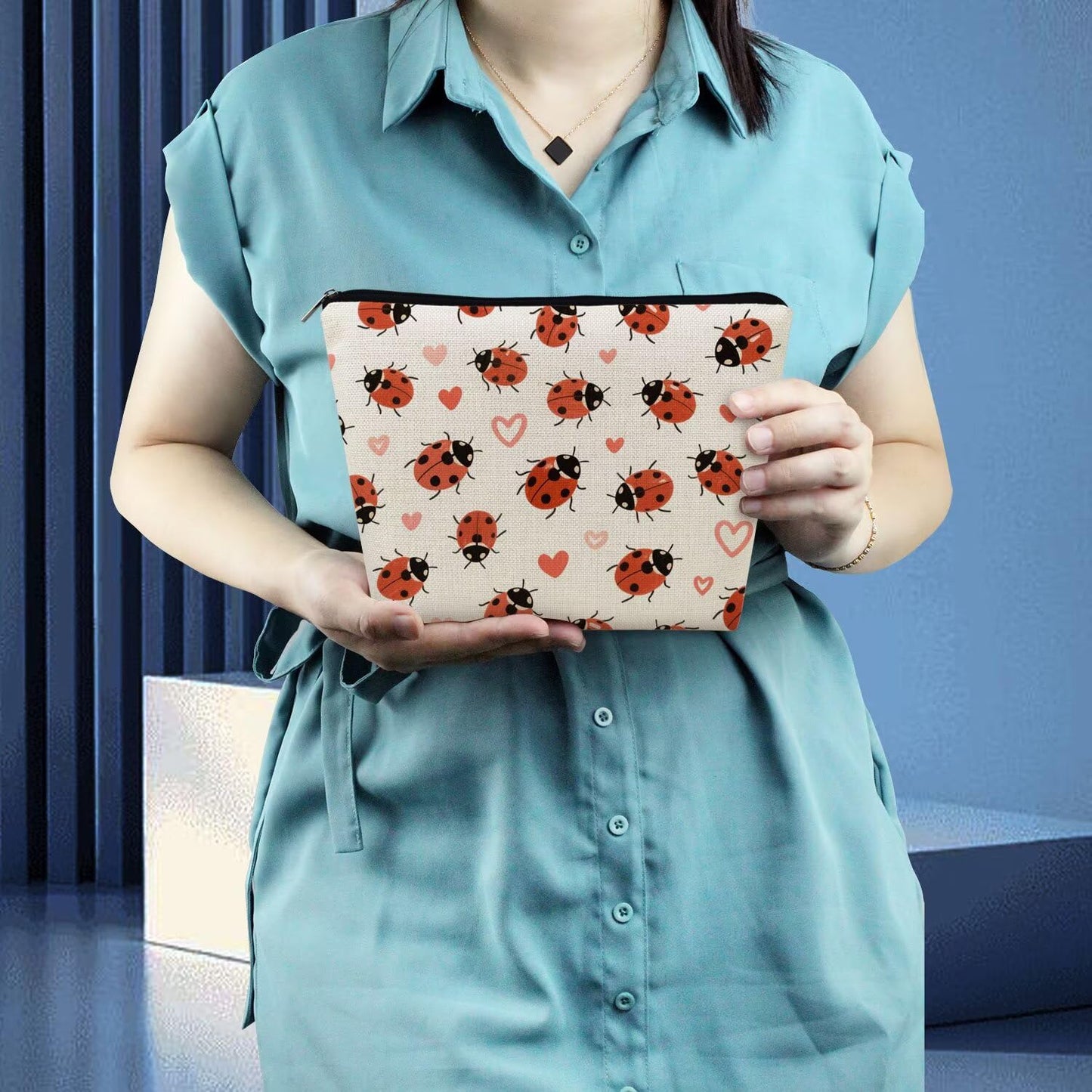 Livel lhood Ladybug Makeup Bag Portable Organizer Bag Travel Toiletry Zipper Pouch Love Cosmetic Bag for Women Birthday Gifts