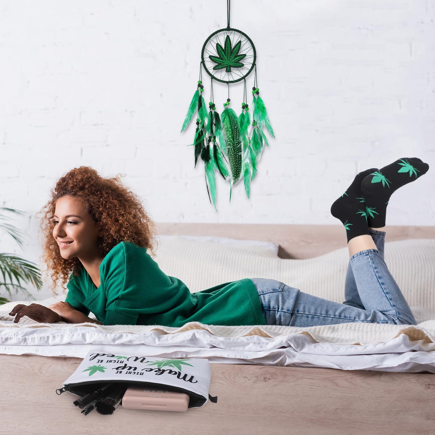 Wenqik 3 Pcs Green Leaf Gifts for Women, Friends, Mom, Green Enthusiasts Include Embroidery Dream Catcher, Makeup Zipper Bag, Stockings Cotton for Valentine Mind Birthday Christmas Party