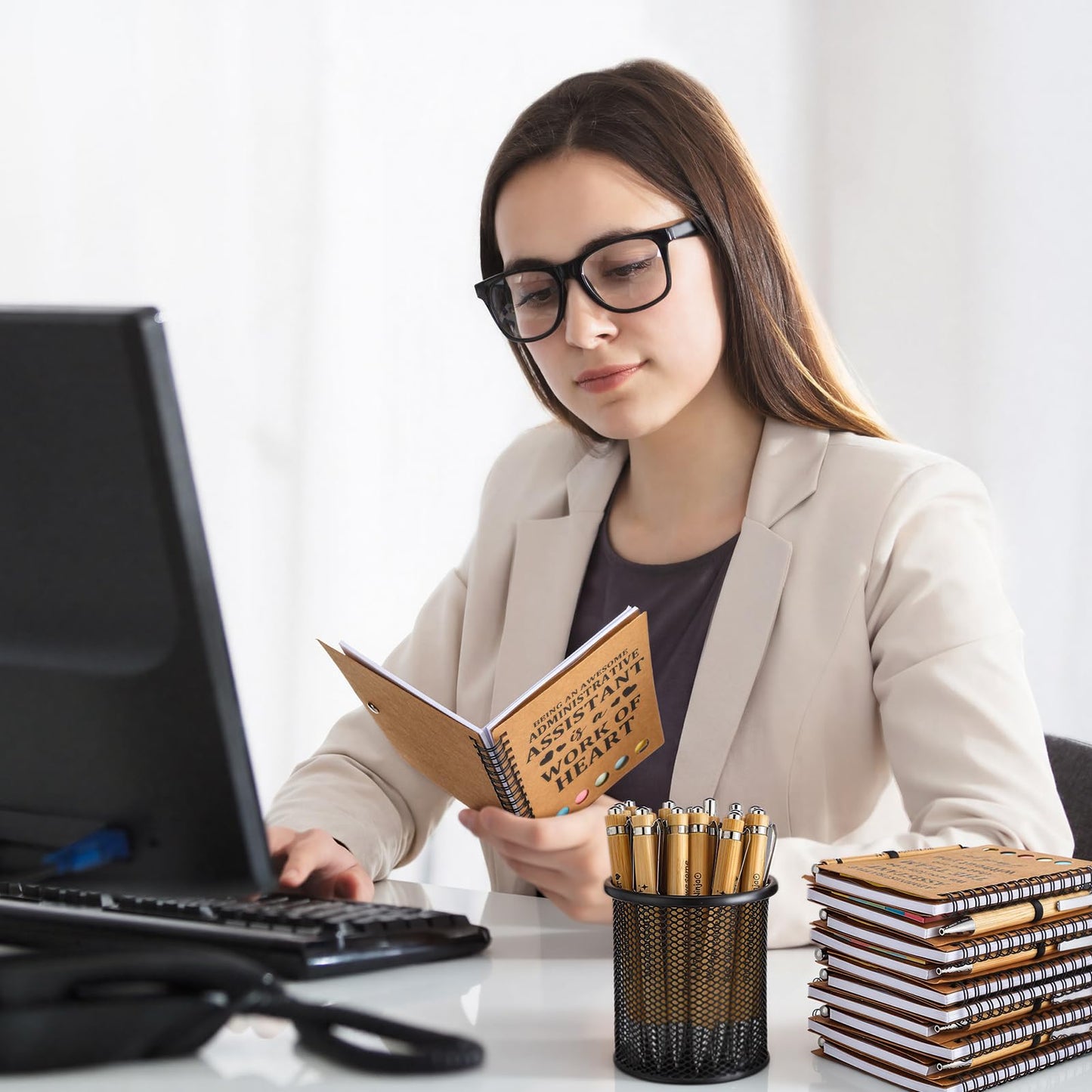 Eaasty 40 Pcs/ 20 Set Administrative Assistant Appreciation Gift Bulk Administrative Professional Day Notebook with Sticky Note Ballpoint Pen Thank You Gift for Women Secretary Employee Coworkers