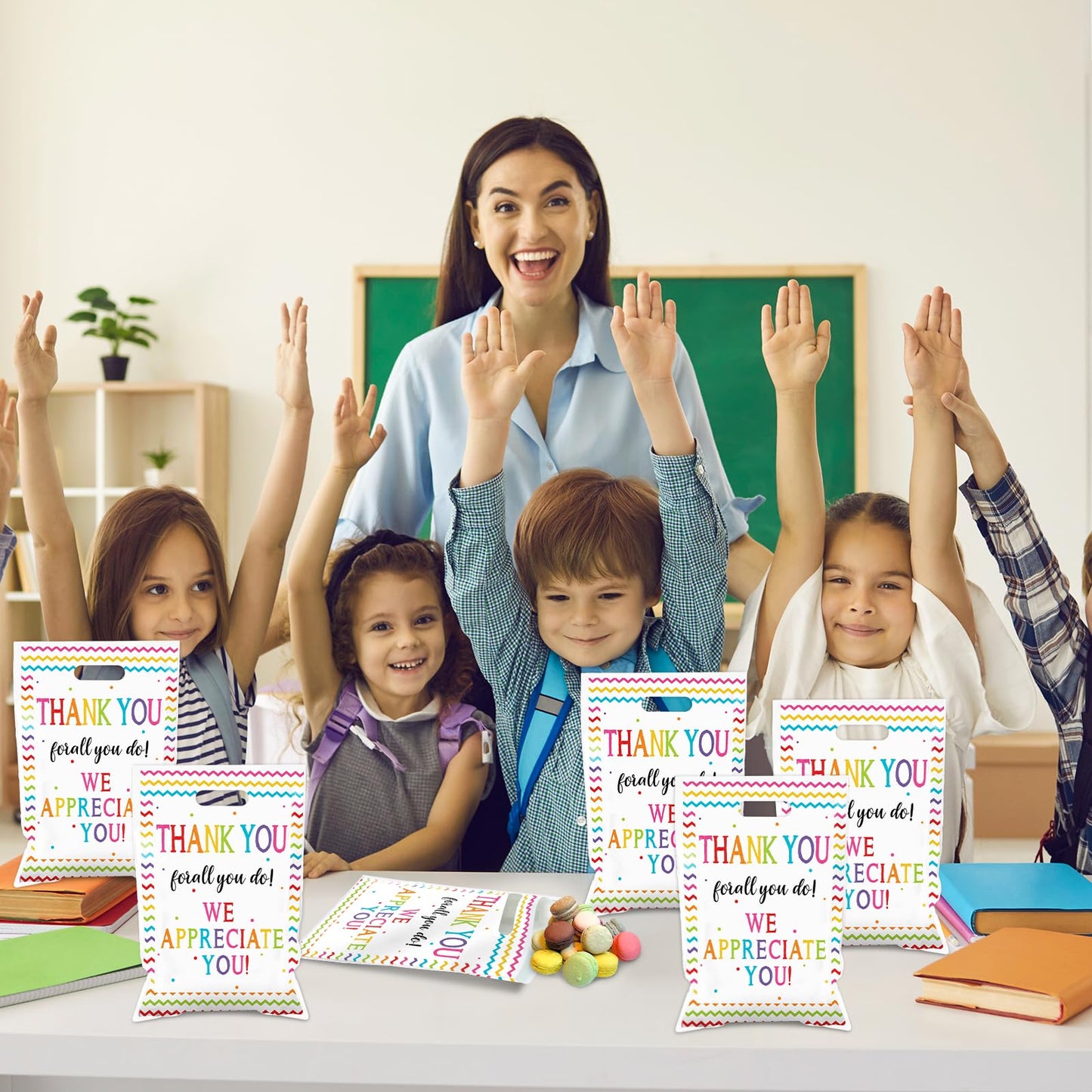 50 Pcs We Appreciate You Favors Bag Thanks for All You Do Plastic Gift Bags Be Thankful to Teacher Candy Snack Bag for Teacher Doctor Staff Employee Appreciation Party Decoration Supplies 10 x 6.5Inch
