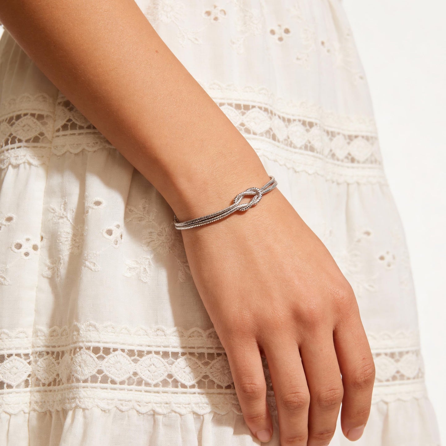 iWenSheng Birthday Gifts for Friends Female - Love Knot Friendship Bracelets Gift for Women Woman, BFF Christmas Bracelet Present for Best Friend Bestie