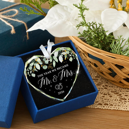 HEXMOZ Wedding Gifts for Couples 2026 - Mr and Mrs Gifts - Bridal Shower Gift, Wedding Ideas for Newly Wed, Bride, Future Mr Mrs - Just Married Glass Ornament 2026, 1st Married Couple Christmas Decor