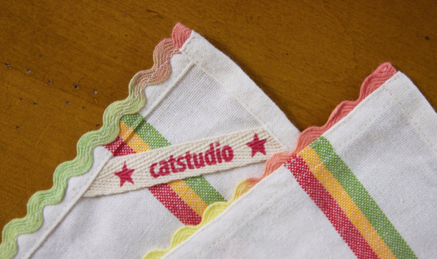 Catstudio Colorado Dish Towel - U.S. State Souvenir Kitchen and Hand Towel, Perfect Tea Towels for Colorado Lovers, Travel Souvenir, Housewarming Gifts, Couple Gifts