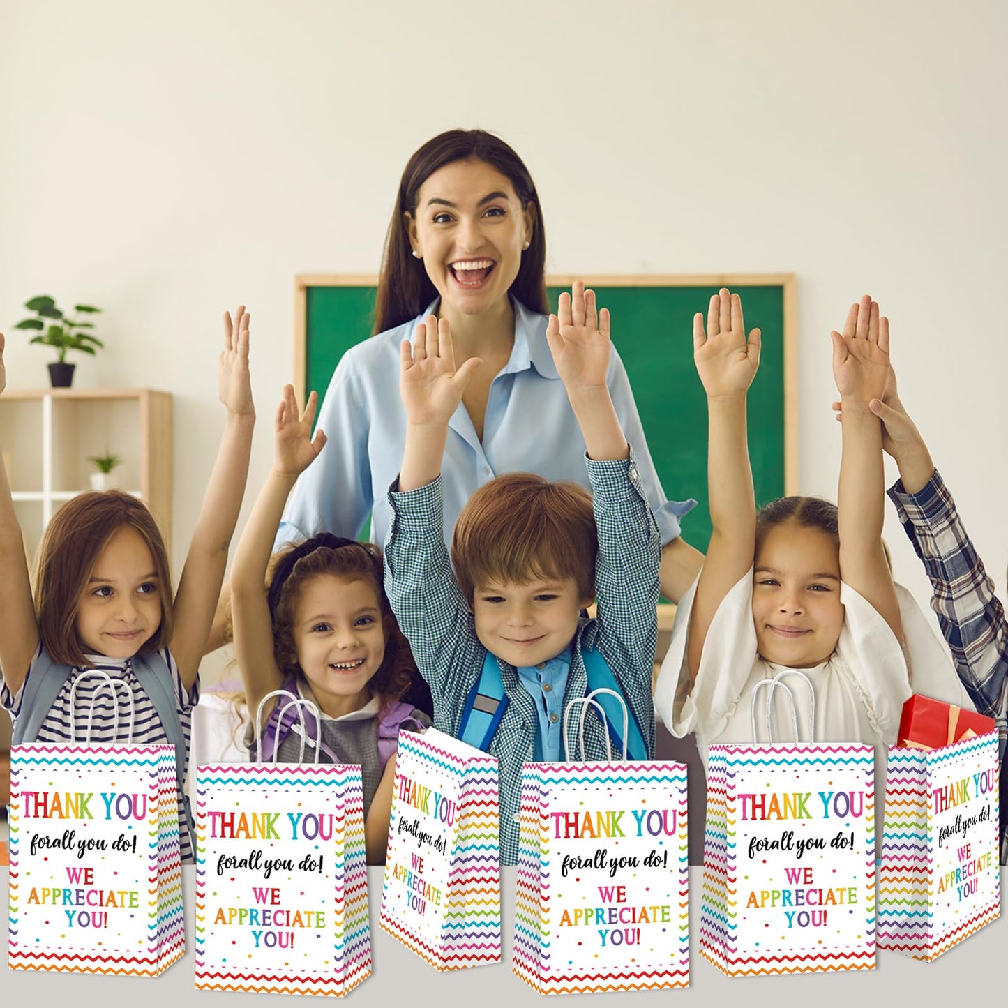 CHUNNIN 12 Pcs We Appreciate You Paper Gift Bags Thank You for All You Do Goodie Bag Be Thankful to Teacher Doctor Staff Treat Bag Decoration for Thank You Party Favors Supplies 8.26 x 4.7 x 3.14inch