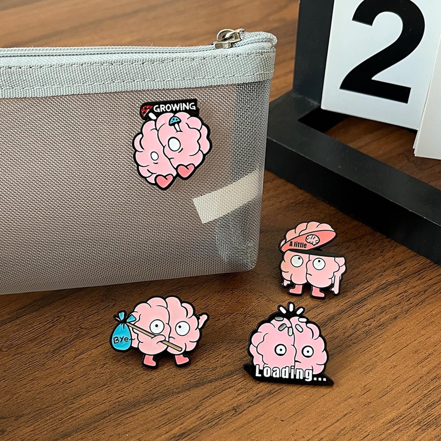 4PCS Fun Brain-Shaped Metal Pins - Neuroscience Enthusiast Gift, Clothing & Bag Accessories with Cute Expressions (Loading, Bye, Growing, A Little)