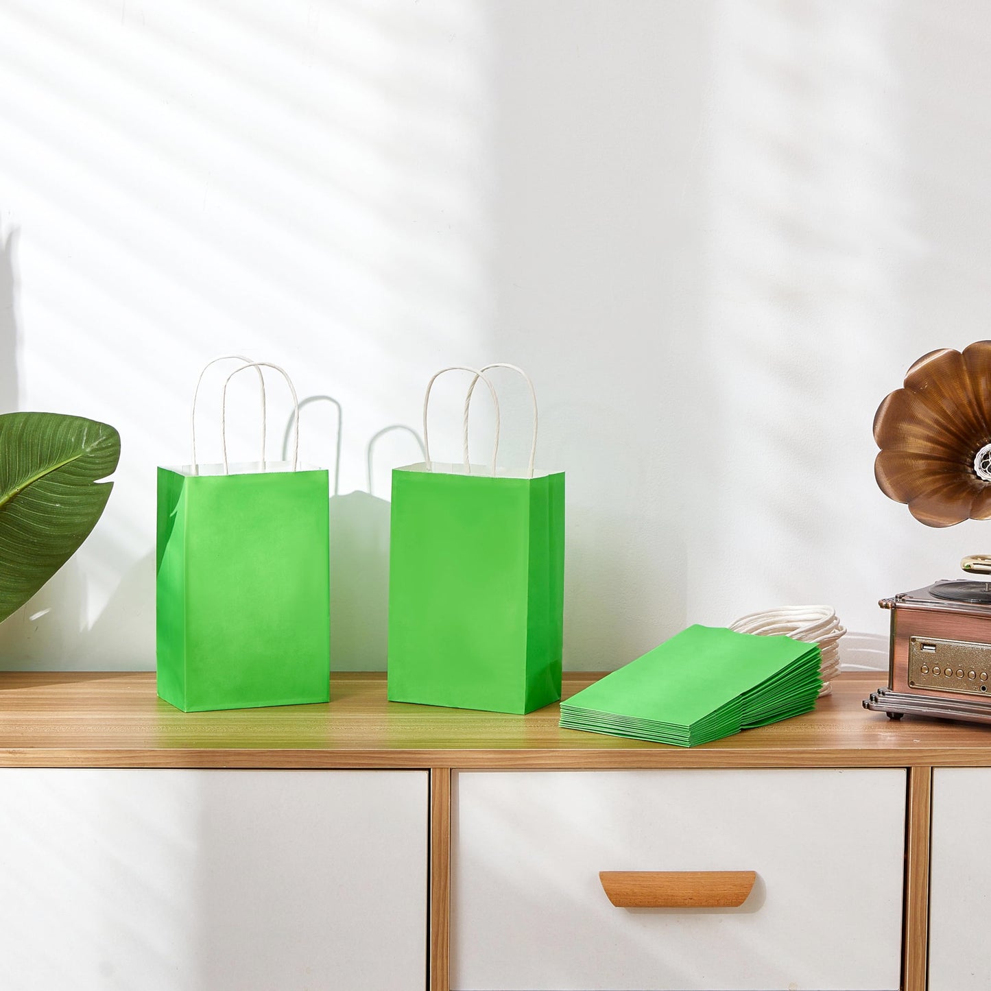 SUNCOLOR 12-Pack Green Gift Bags with Handles, 7.9 x 5.12 x 3.15 Inches Recyclable Paper Party Favor Bags for Birthday, Christmas, Easter, St. Patrick's Day